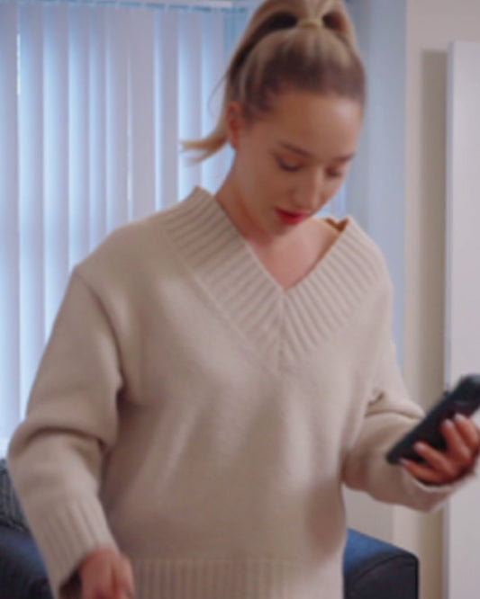 90 Day Fiance UK S04 Shannon Beige V-Neck Sweater